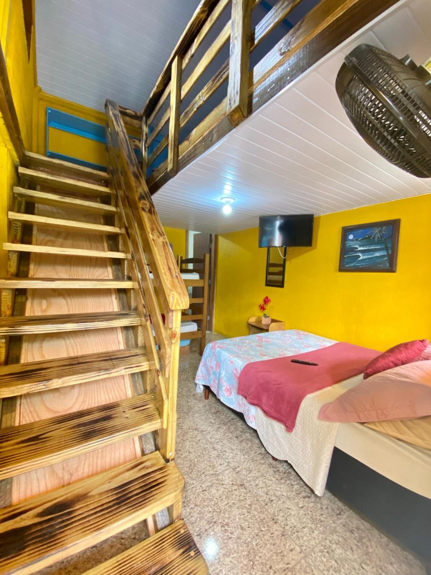 Pousada & Camping Tubarao Ilha do Mel Exterior photo